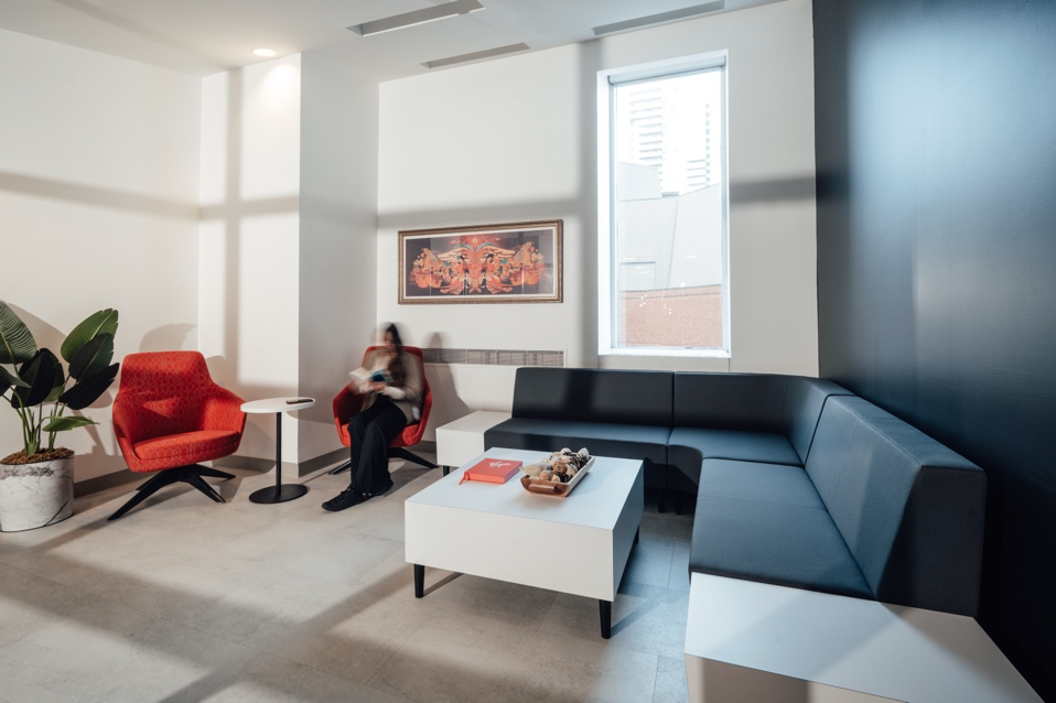 Collaborative zone furnished with modern office furniture and commercial furniture accents.