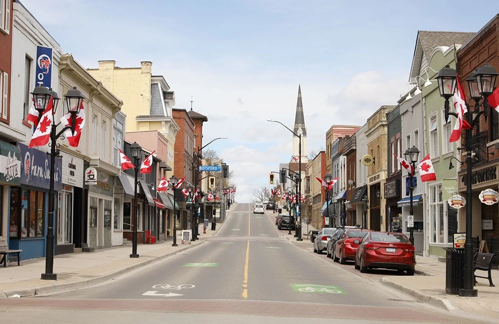 Beautiful road in Newmarket Downtown displaying businesses in need of Newmarket office furniture