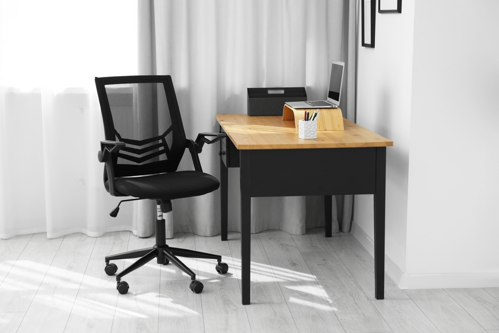Modern ergonomic task chair designed for comfort and support, showcasing the best office desk chair for professional workspaces.

