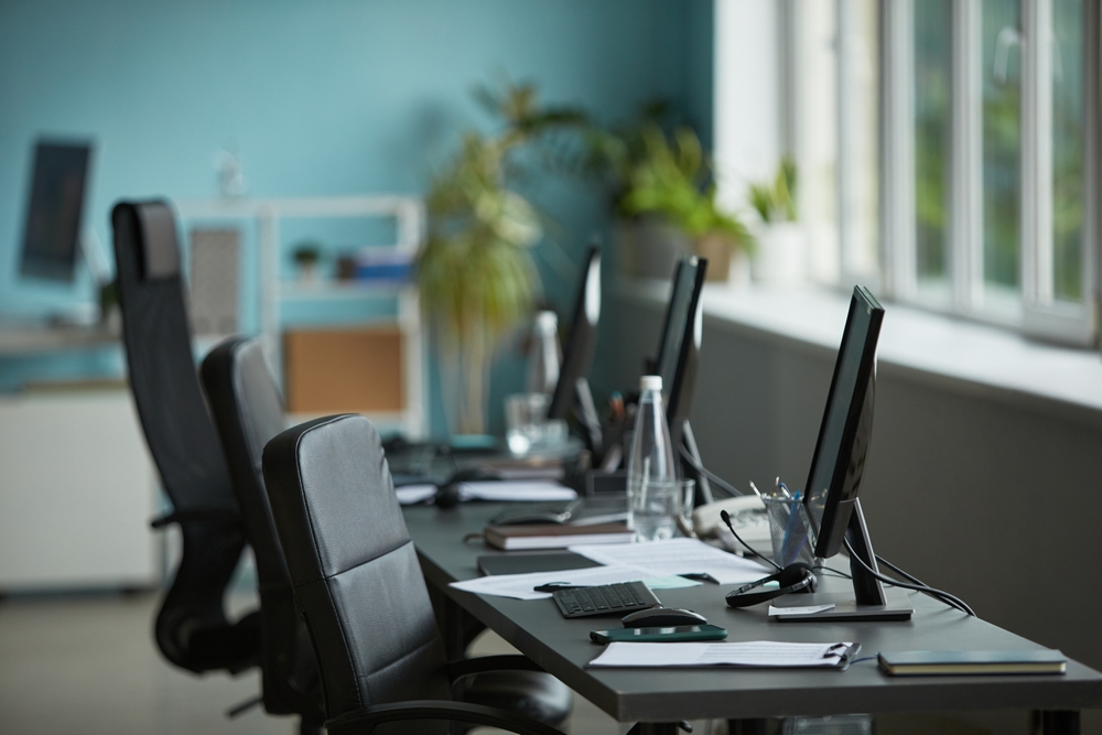 Shared office benching systems for a hybrid team